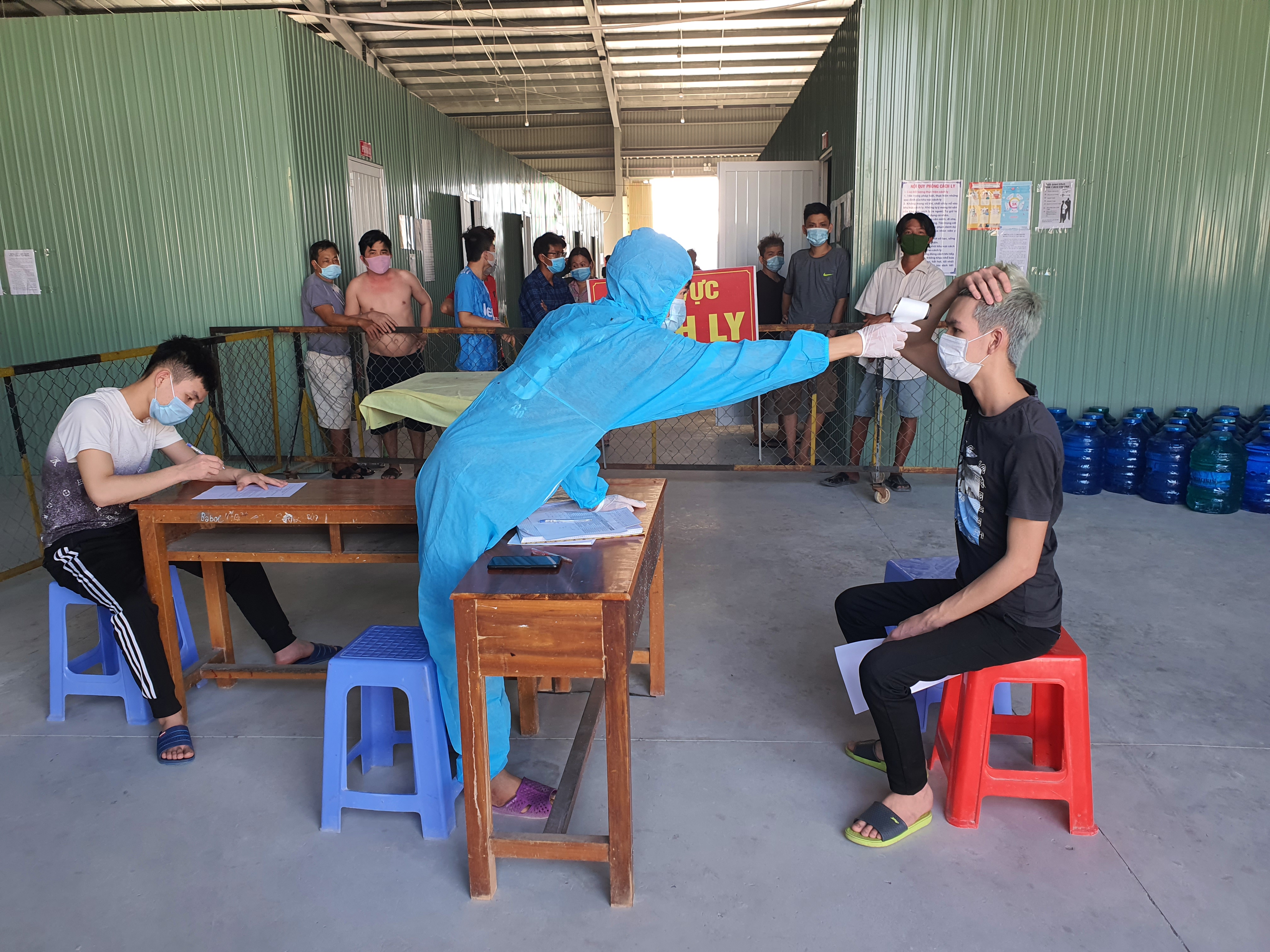 Tiếp nhận và cách ly 45 người dân về nước dịp Tết